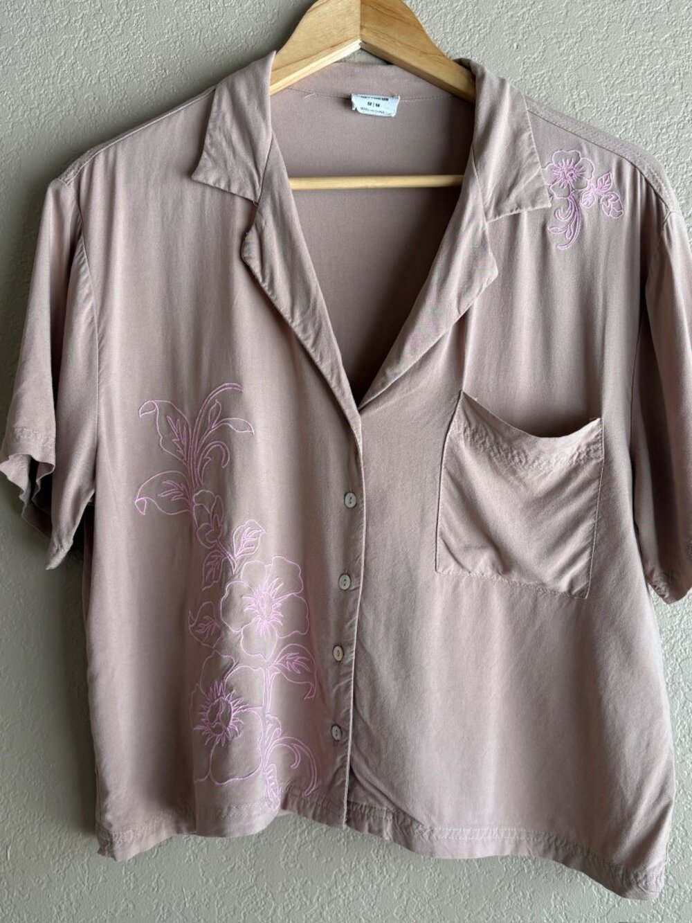 Cotton On Women’s M Beige Pink Embroidered Crop Button Down Top Floral Short